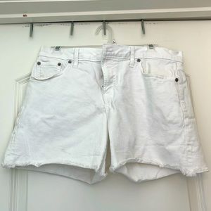 Gap 30” waist white raw hem shorts in 5”inseam.